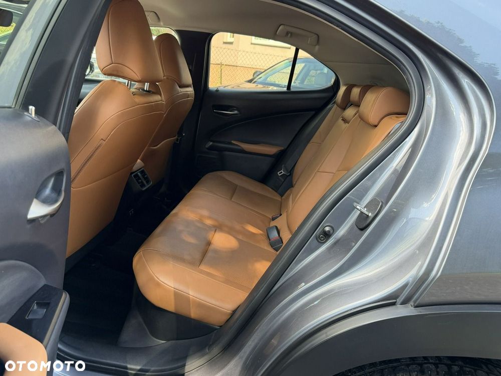 Lexus UX - 12