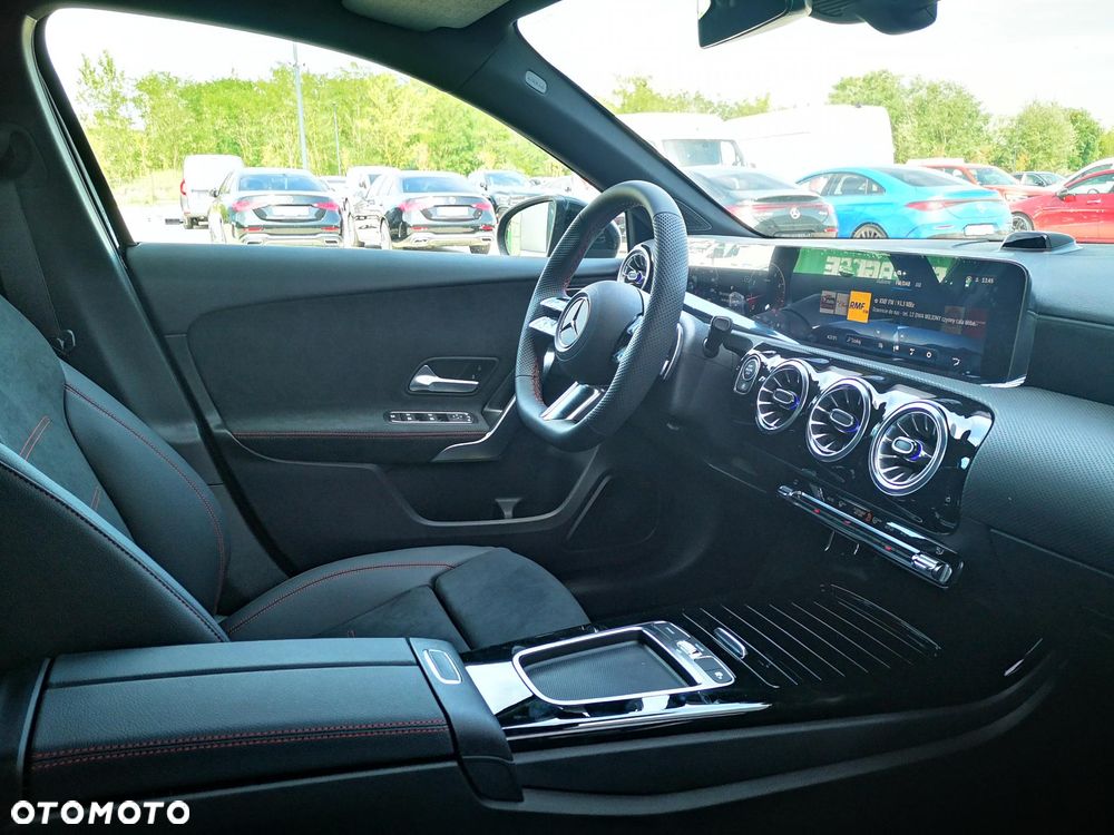 Mercedes-Benz Klasa A 220 4-Matic AMG Line 8G-DCT - 15