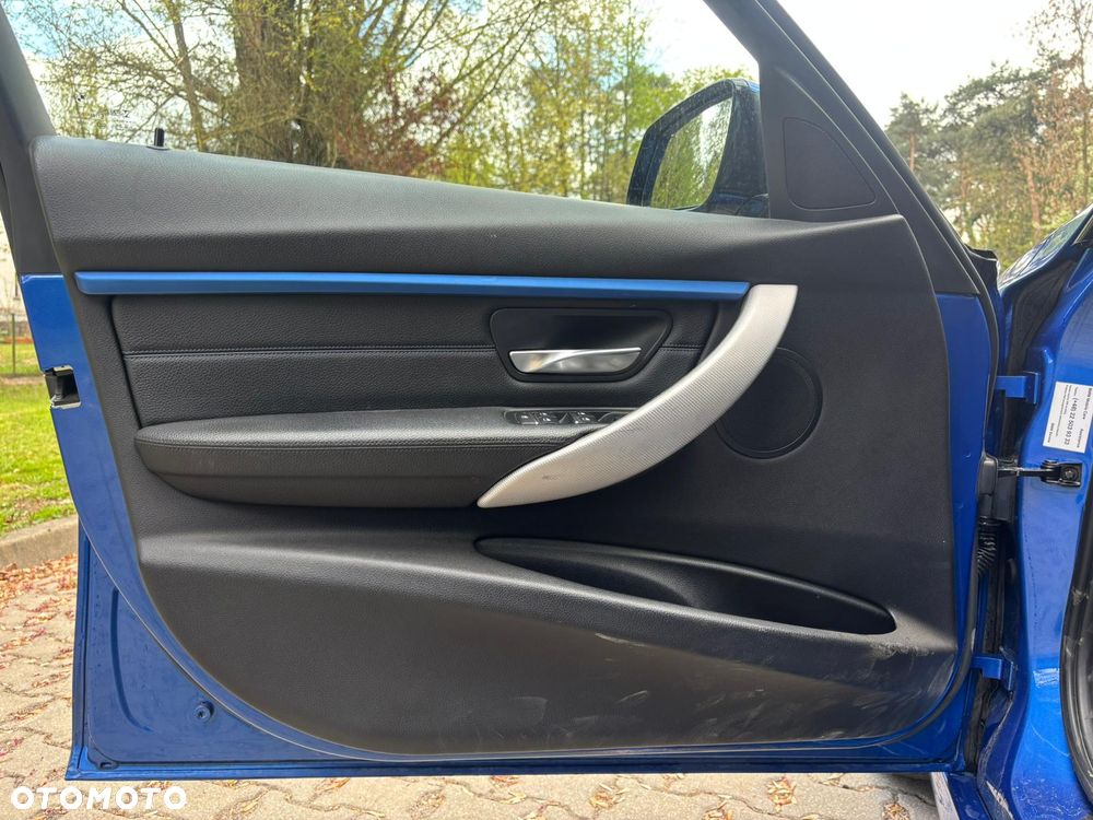 BMW Seria 3 320d xDrive - 12