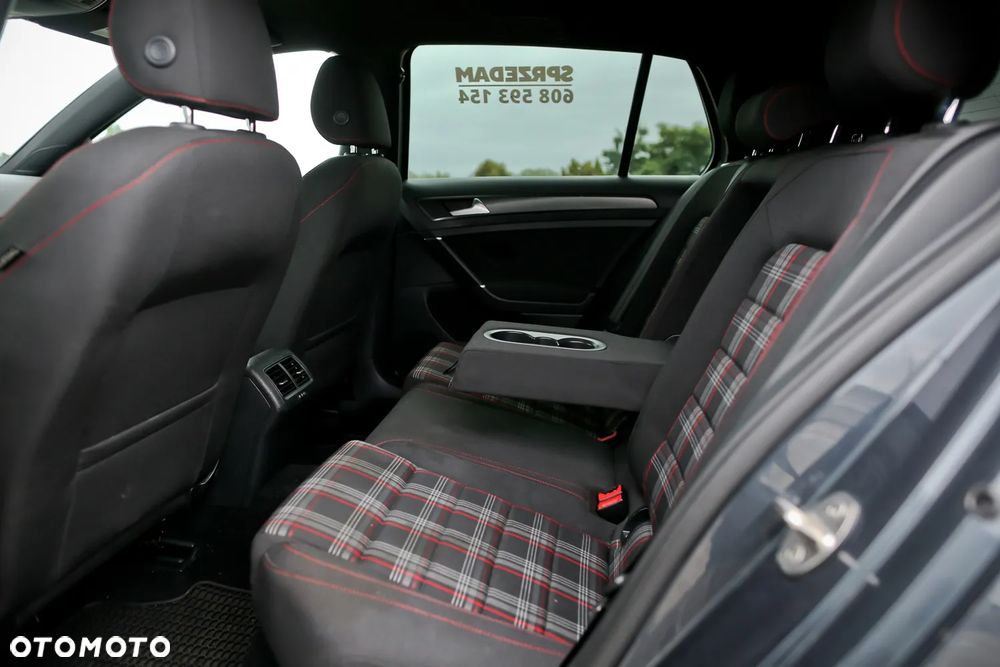 Volkswagen Golf - 17