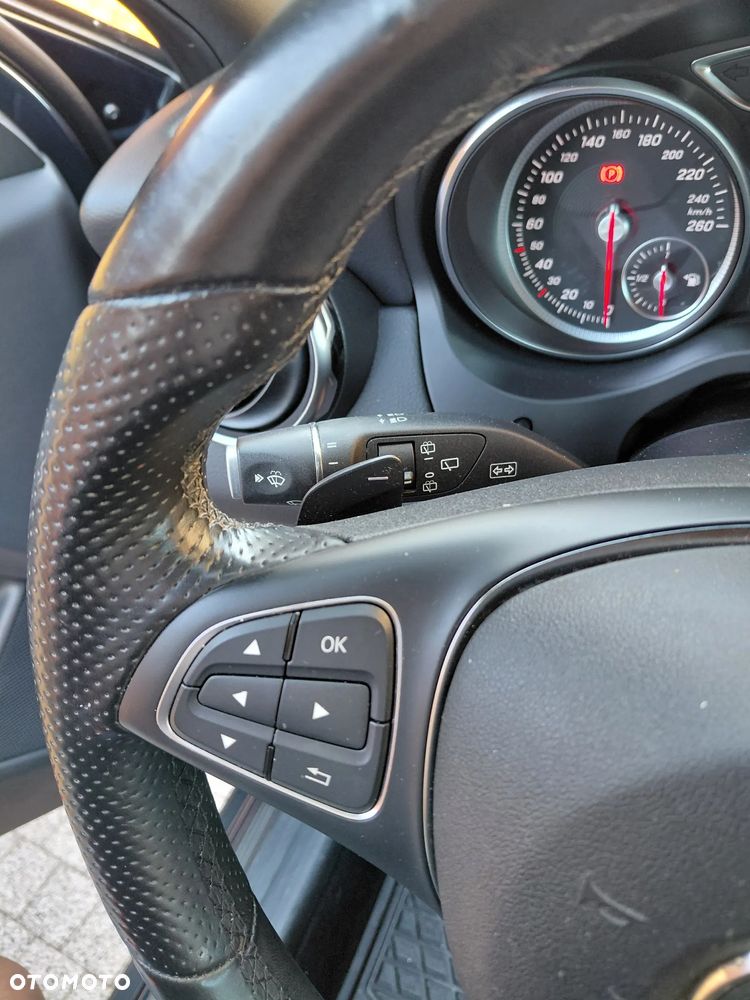 Mercedes-Benz GLA 200 7G-DCT Urban - 17