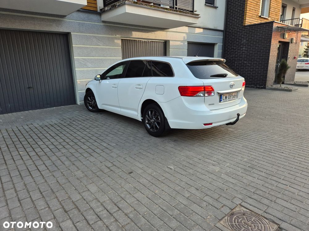 Toyota Avensis 2.0 D-4D Premium - 4