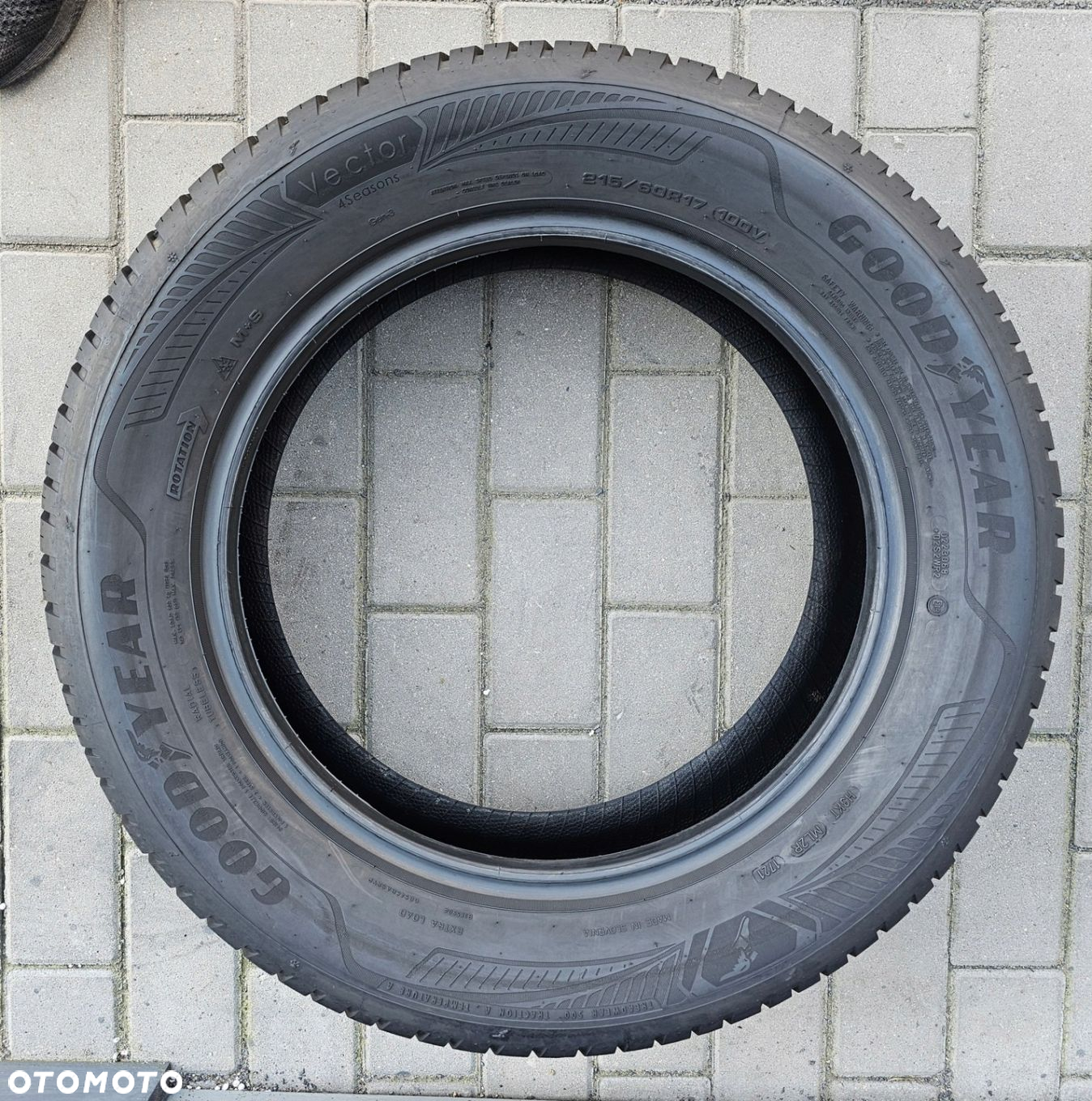 Goodyear Vector 4Seasons G3 215/60R17 100 V - 4