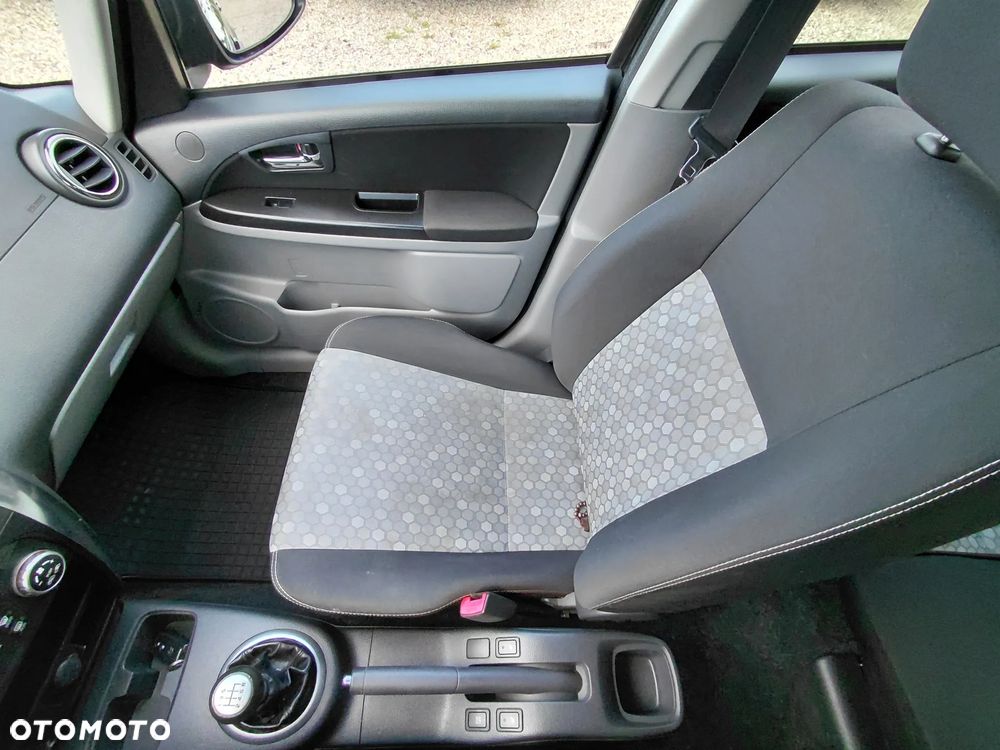 Suzuki SX4 2.0 DDiS 4x2 Comfort - 13