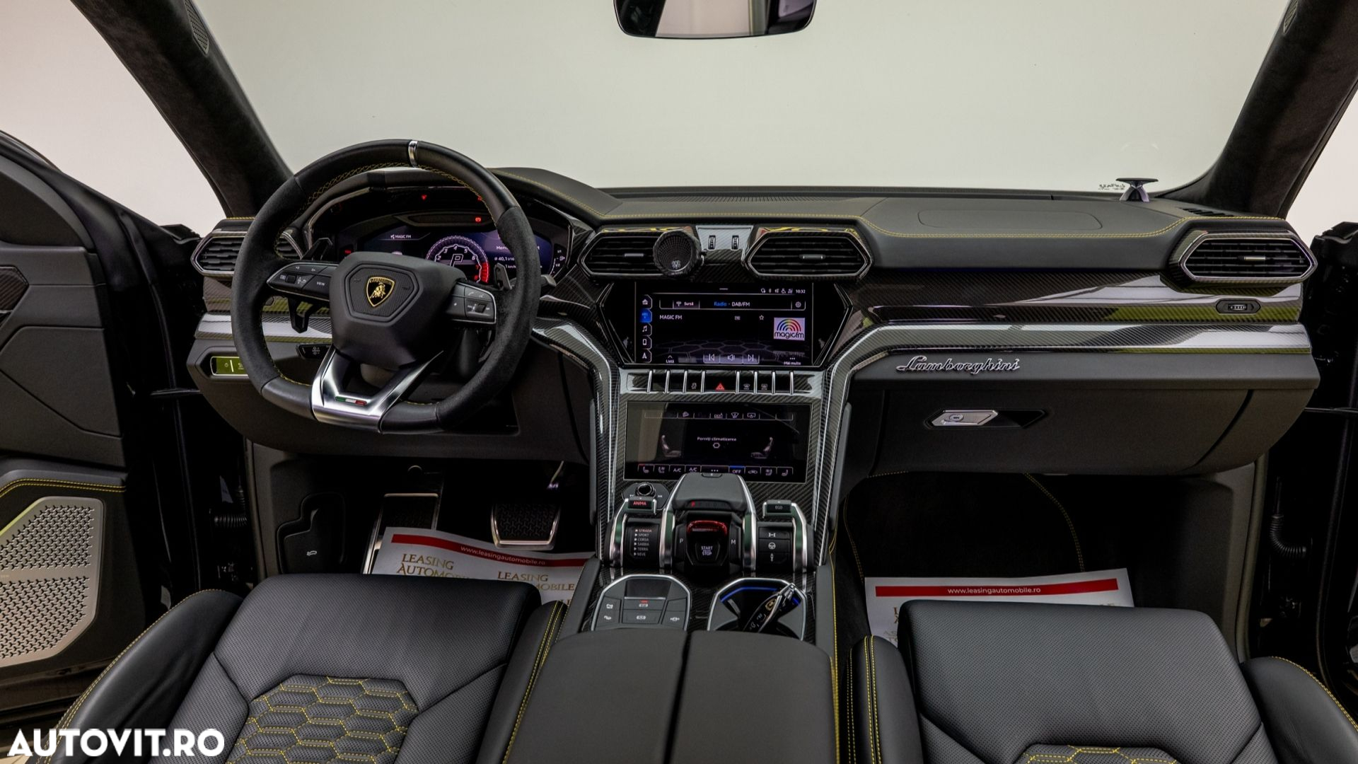 Lamborghini URUS Standard - 17
