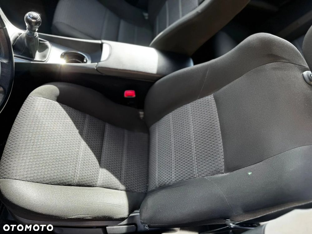 Toyota Avensis - 13