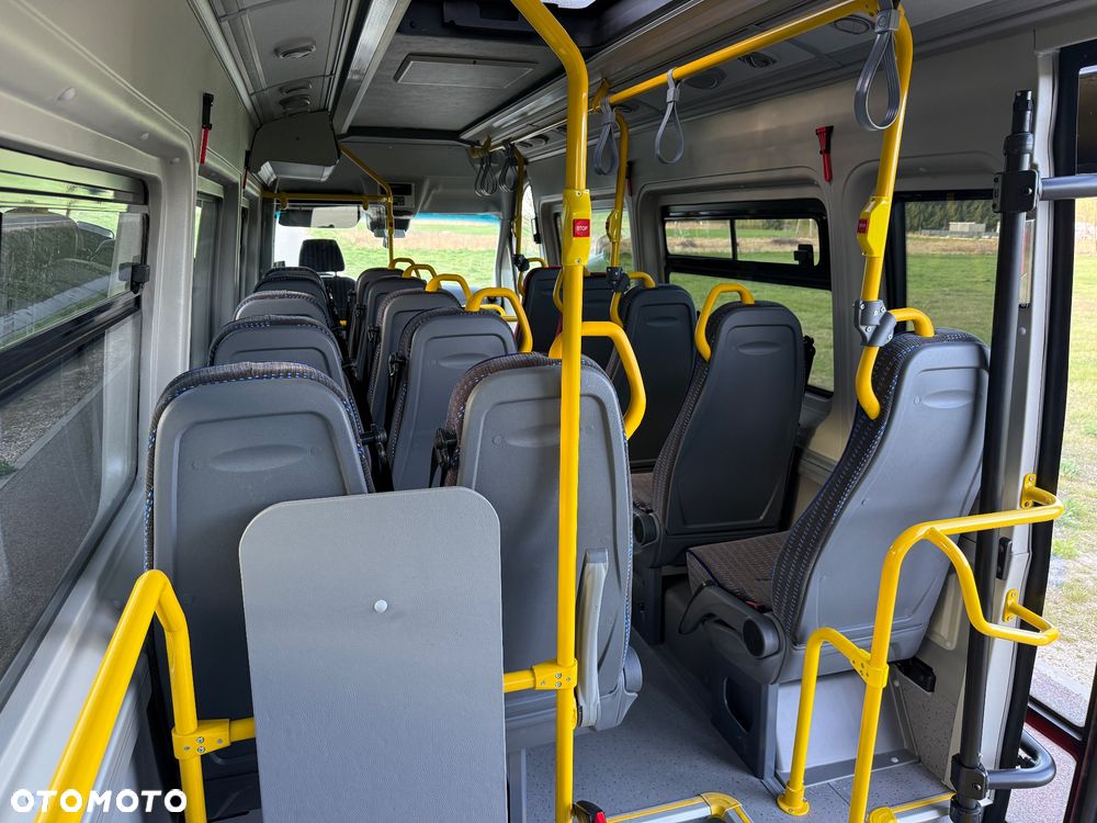 Mercedes-Benz Sprinter 517 - 18