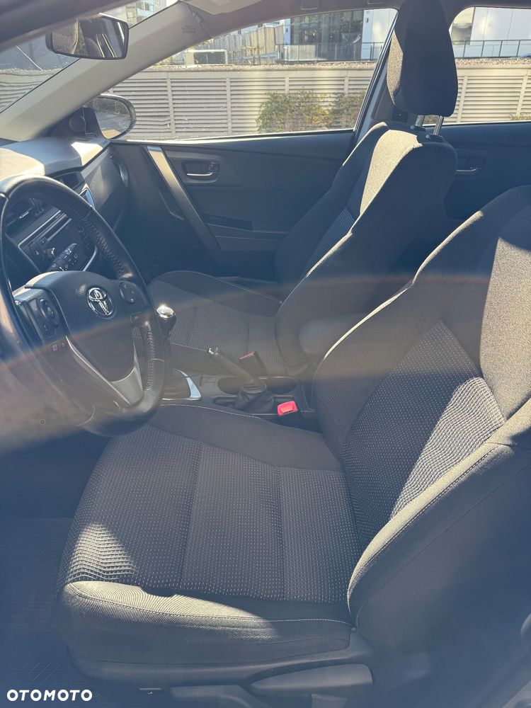 Toyota Auris 1.6 Premium - 14