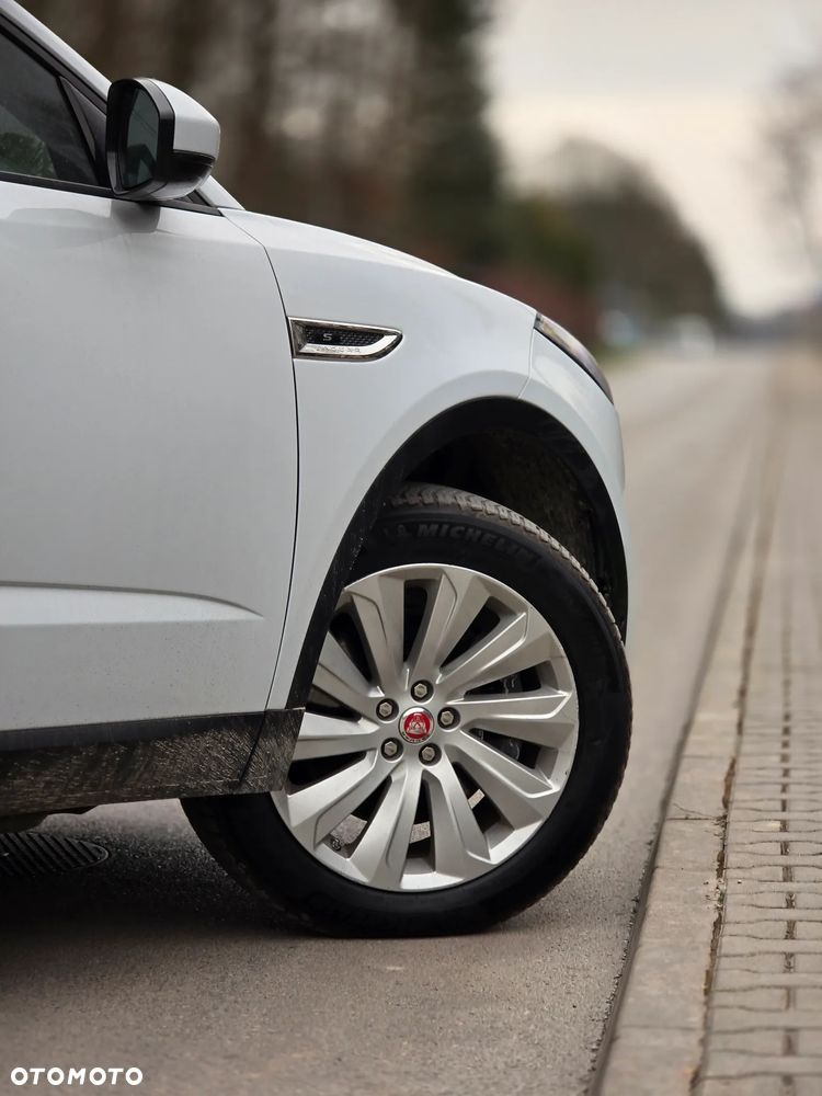 Jaguar E-Pace P250 AWD R-Dynamic - 38