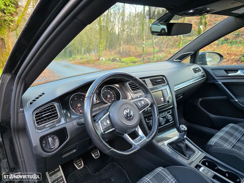 VW Golf GTD (BlueMotion ) - 11