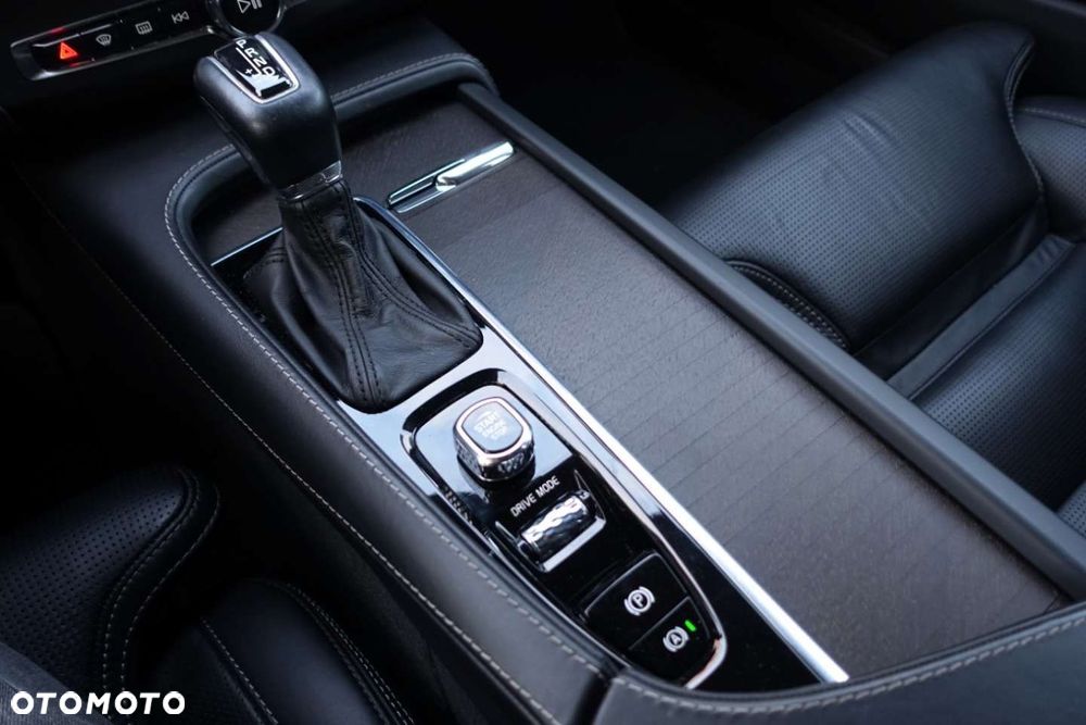 Volvo V90 Cross Country T5 AWD Pro - 25