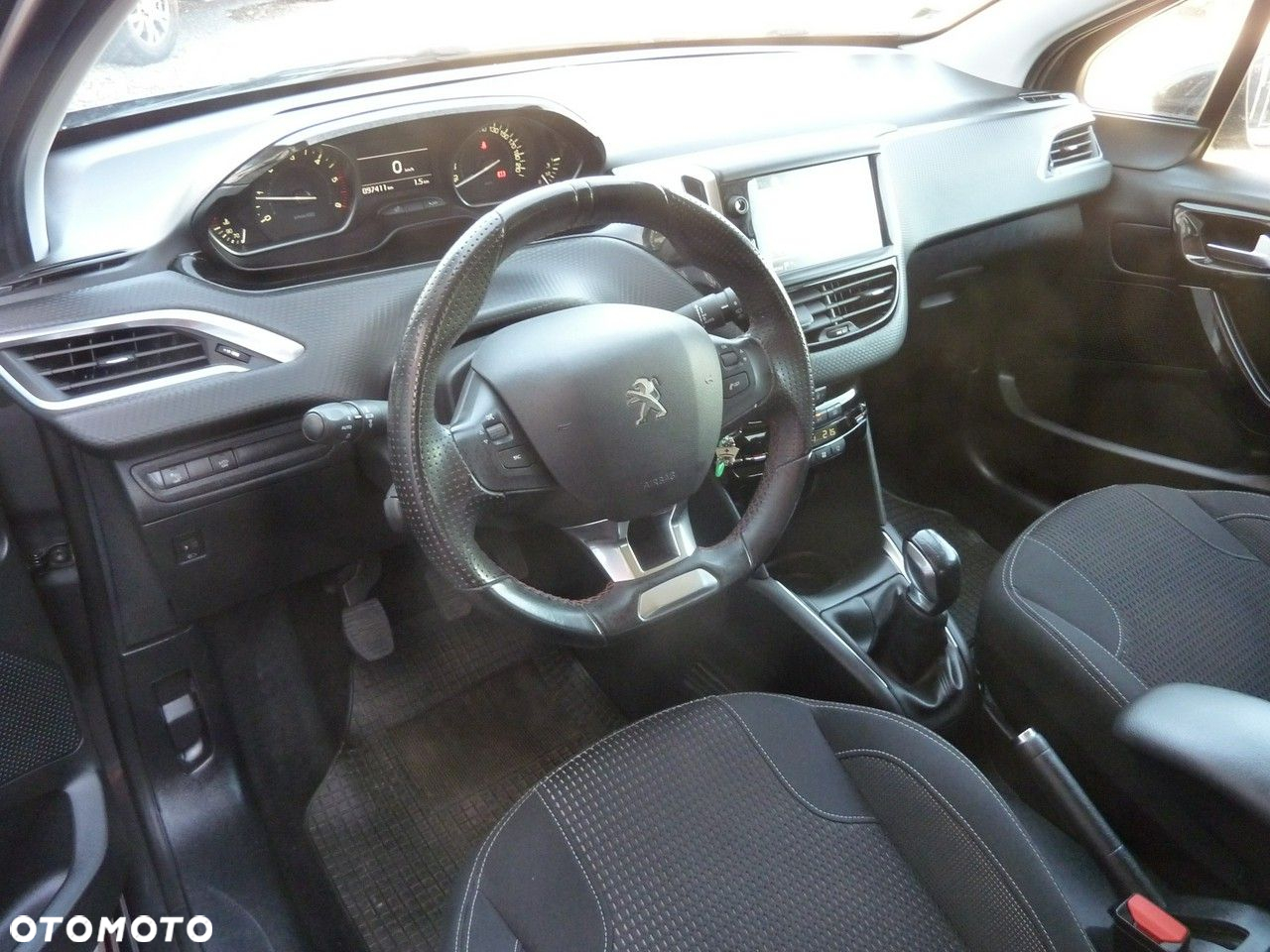 Peugeot 208 - 12