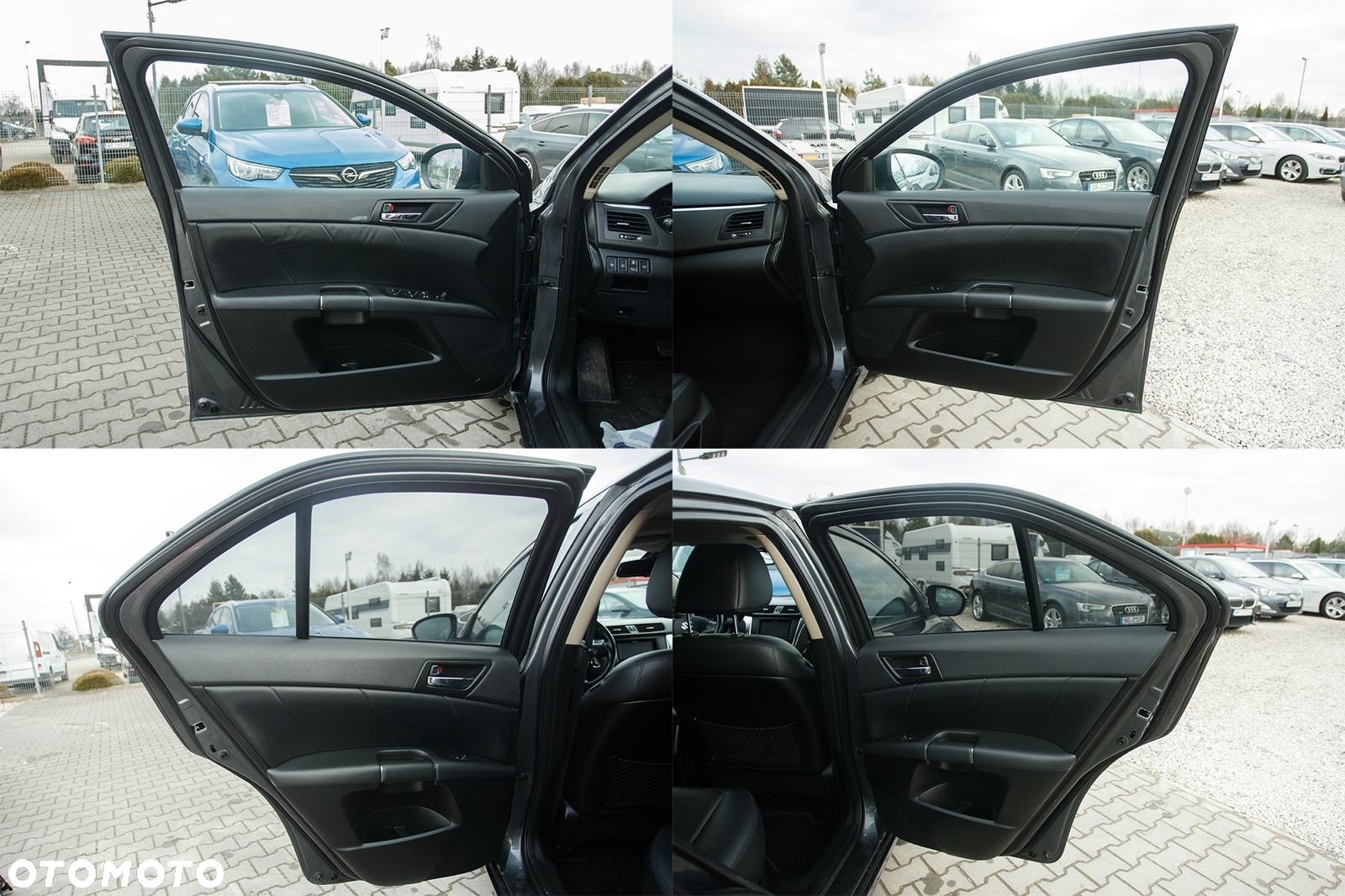 Suzuki Kizashi 2.4 Sport 4WD CVT - 17