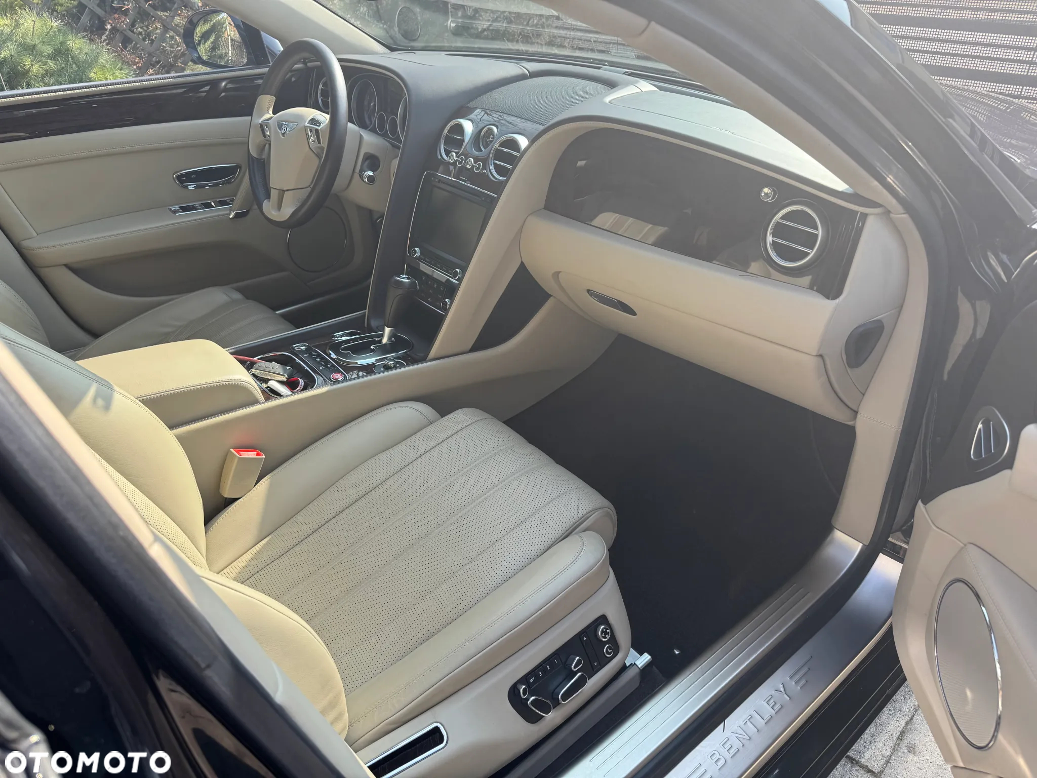 Bentley Flying Spur V8 - 10