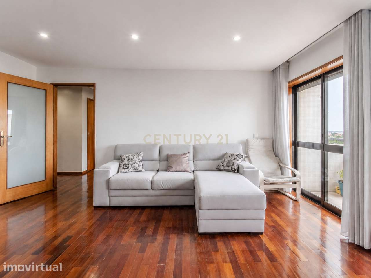 Apartamento T3 totalmente remodelado no centro de Ermesinde c Garagem - Grande imagem: 2/34