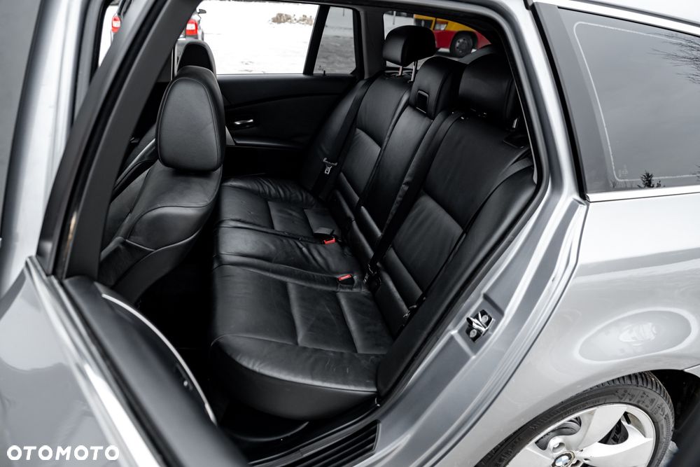 BMW Seria 5 525i Touring - 19