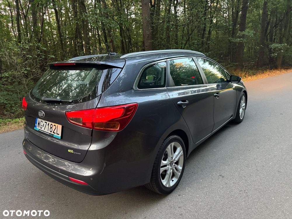 Kia Ceed 1.6 GDI Dream Team Edition - 4