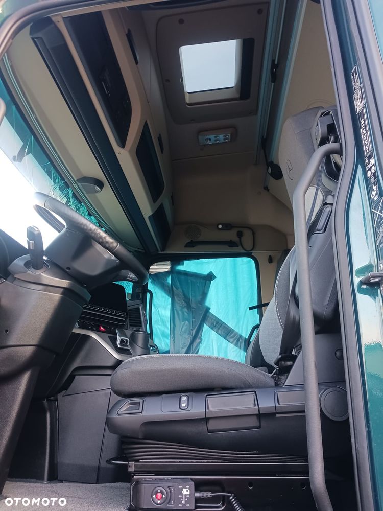 Mercedes-Benz 1851 - 11