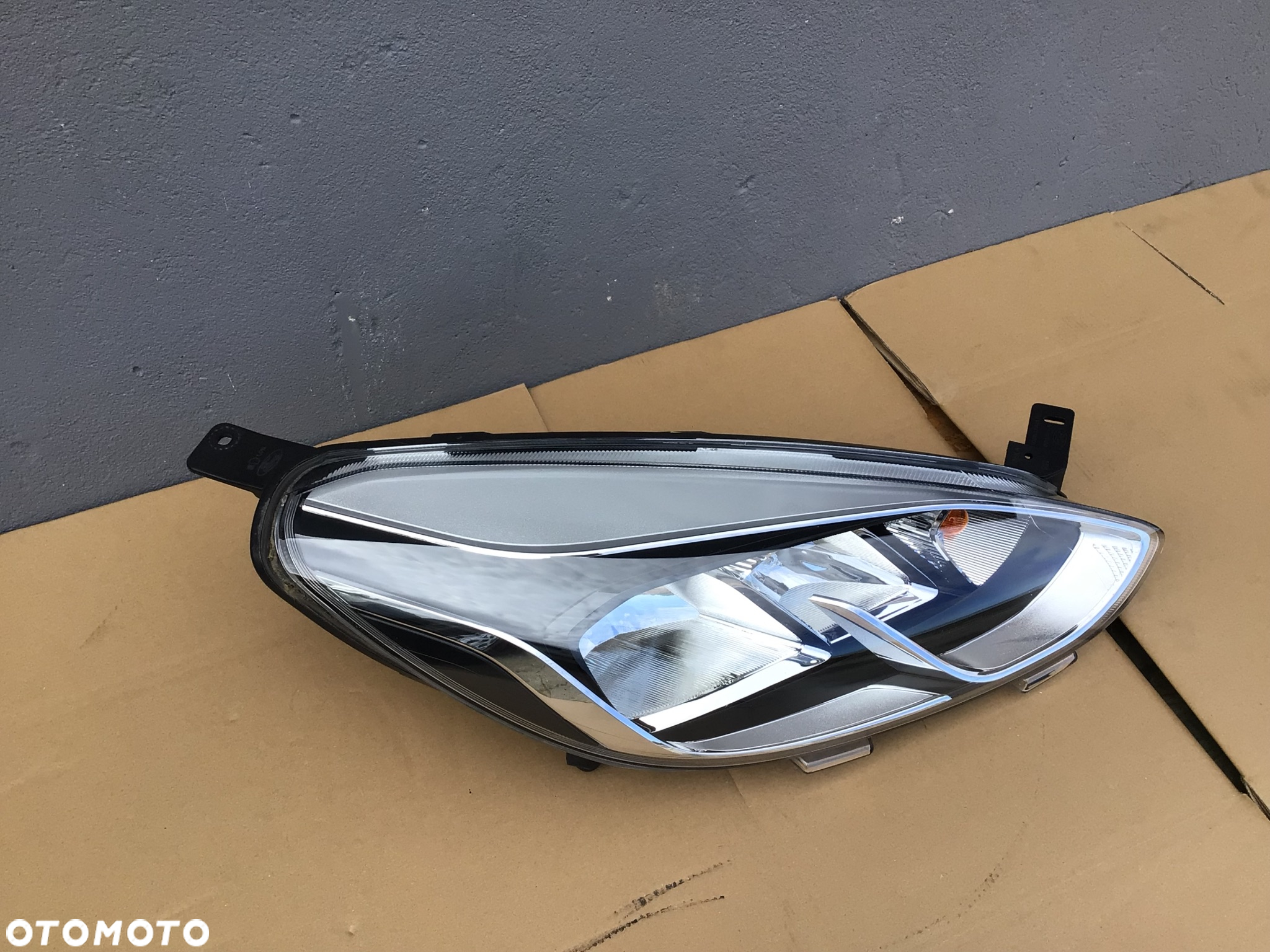 Lampa przednia prawa Ford fiesta mk8 zwykła - 3