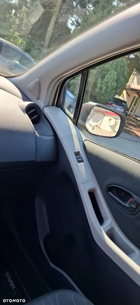 Toyota Yaris - 15