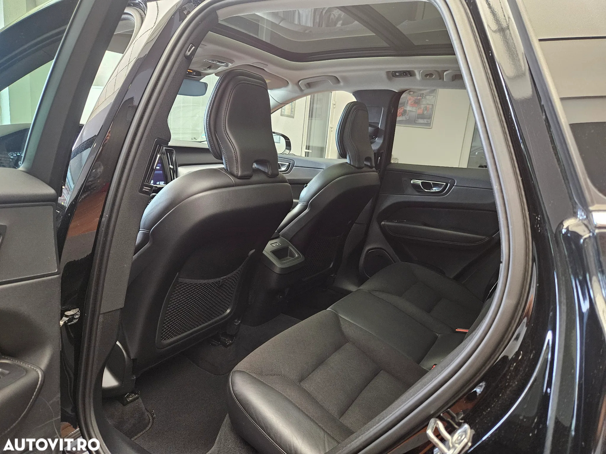 Volvo XC 60 B4 MHEV AT8 FWD Momentum Pro - 11