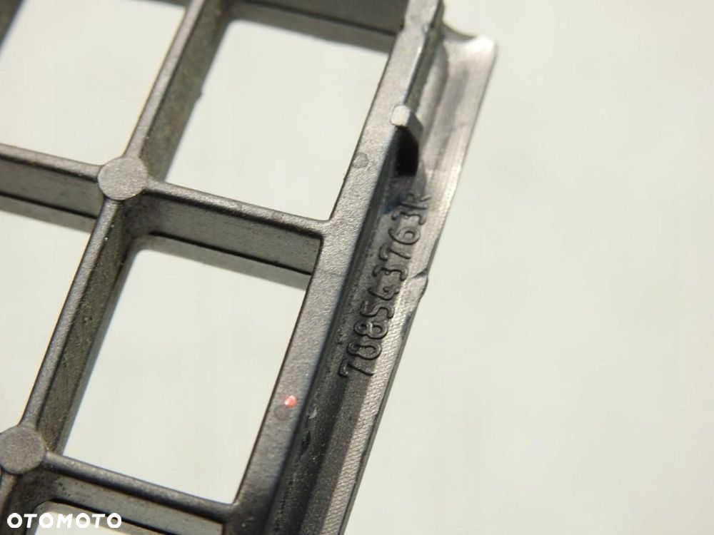 KRATKA WENTYLACYJNA BAGAŻNIKA TYŁ DACIA SANDERO I STEPWAY - 6