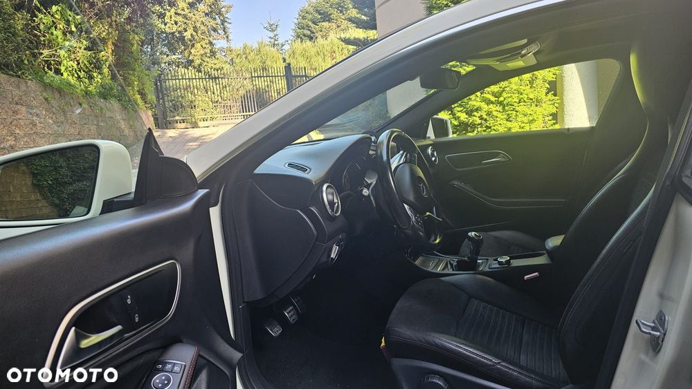 Mercedes-Benz CLA 180 - 6