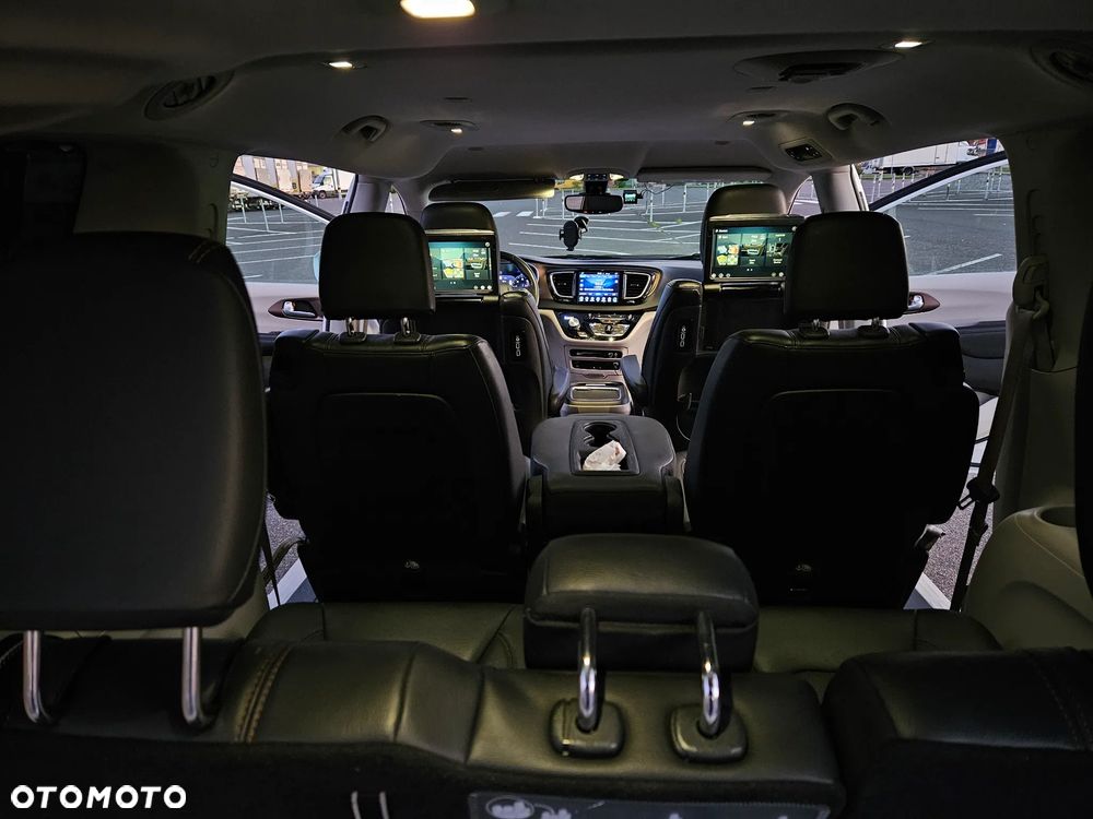 Chrysler Pacifica - 20