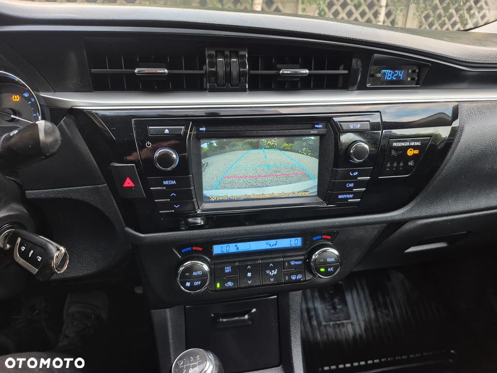 Toyota Corolla 1.6 Premium - 18