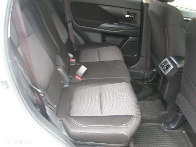Mitsubishi Outlander 2.0 Intense + Navi 4WD CVT - 27