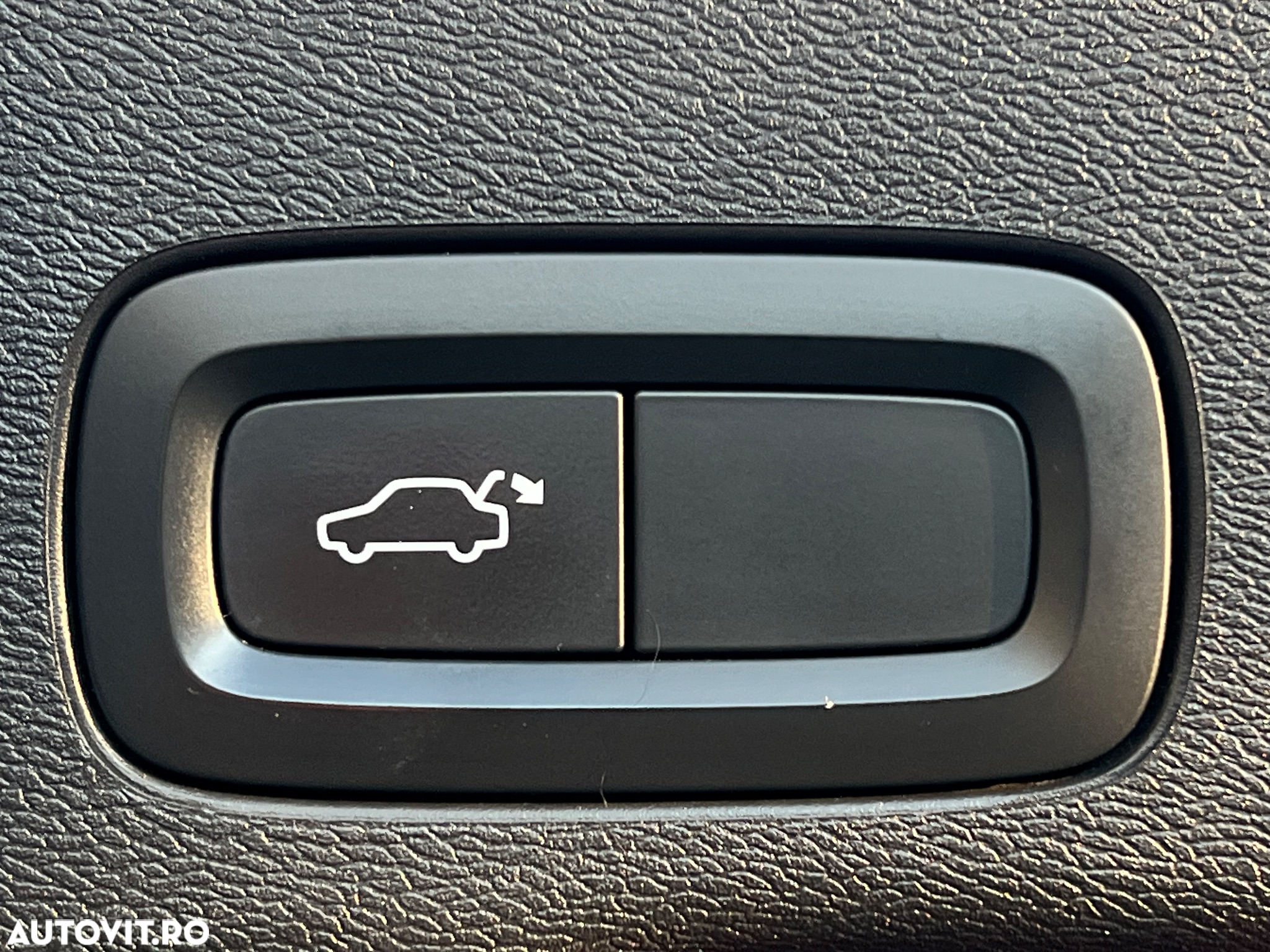 Volvo XC 60 D4 AWD Geartronic RDesign - 16