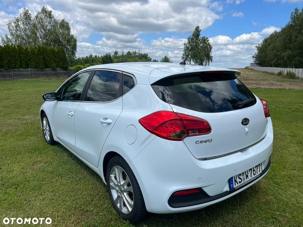Kia Ceed 1.6 GDI Dream Team Edition - 4
