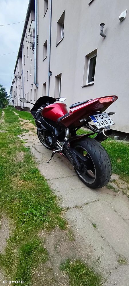 Yamaha R1 - 8