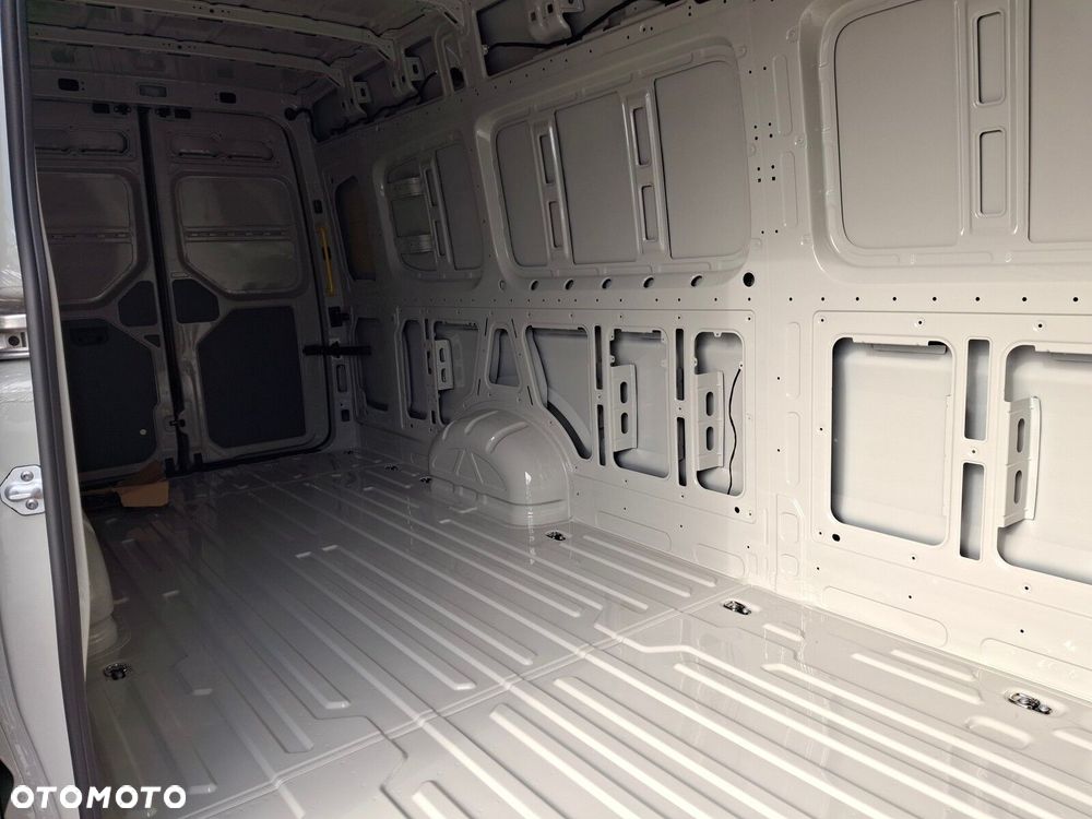 Volkswagen Crafter - 13