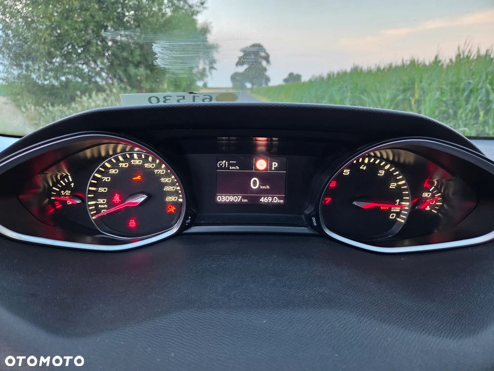 Peugeot 308 1.2 PureTech GPF Road Trip S&S EAT8 - 28