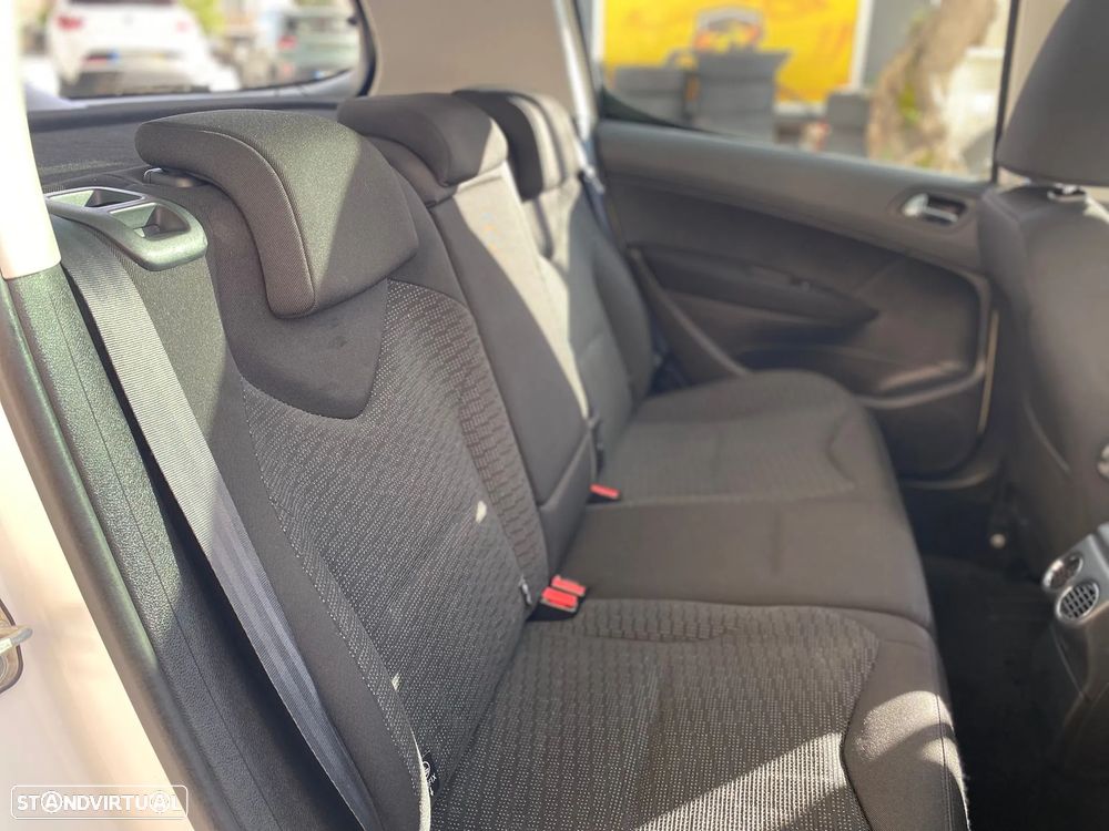 Peugeot 308 1.6 e-HDi Allure CVM6 - 17