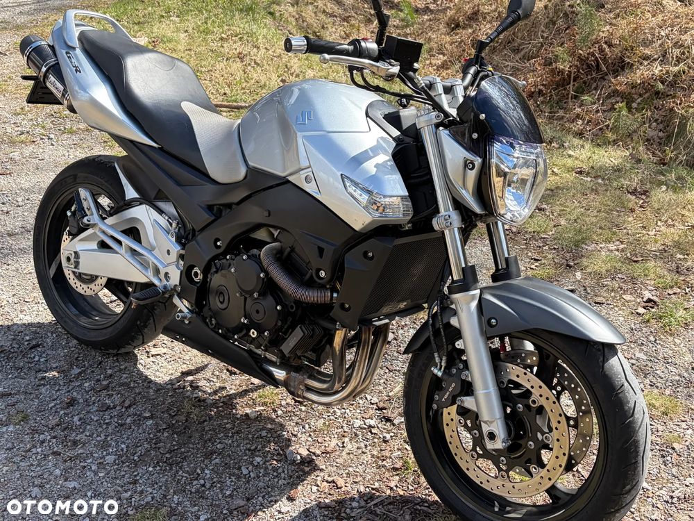 Suzuki GSR - 7