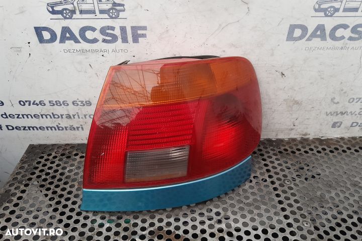 Lampa / Tripla stop dreapta pe aripa SEDAN Audi A4 B5 [1994 - 1999] S - 2