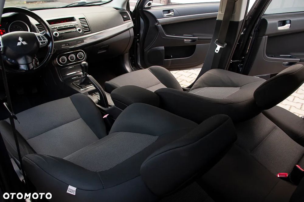 Mitsubishi Lancer 1.8 Intense - 26