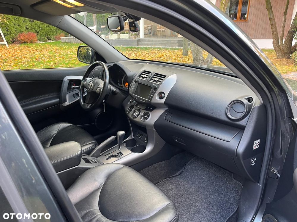 Toyota RAV4 - 7