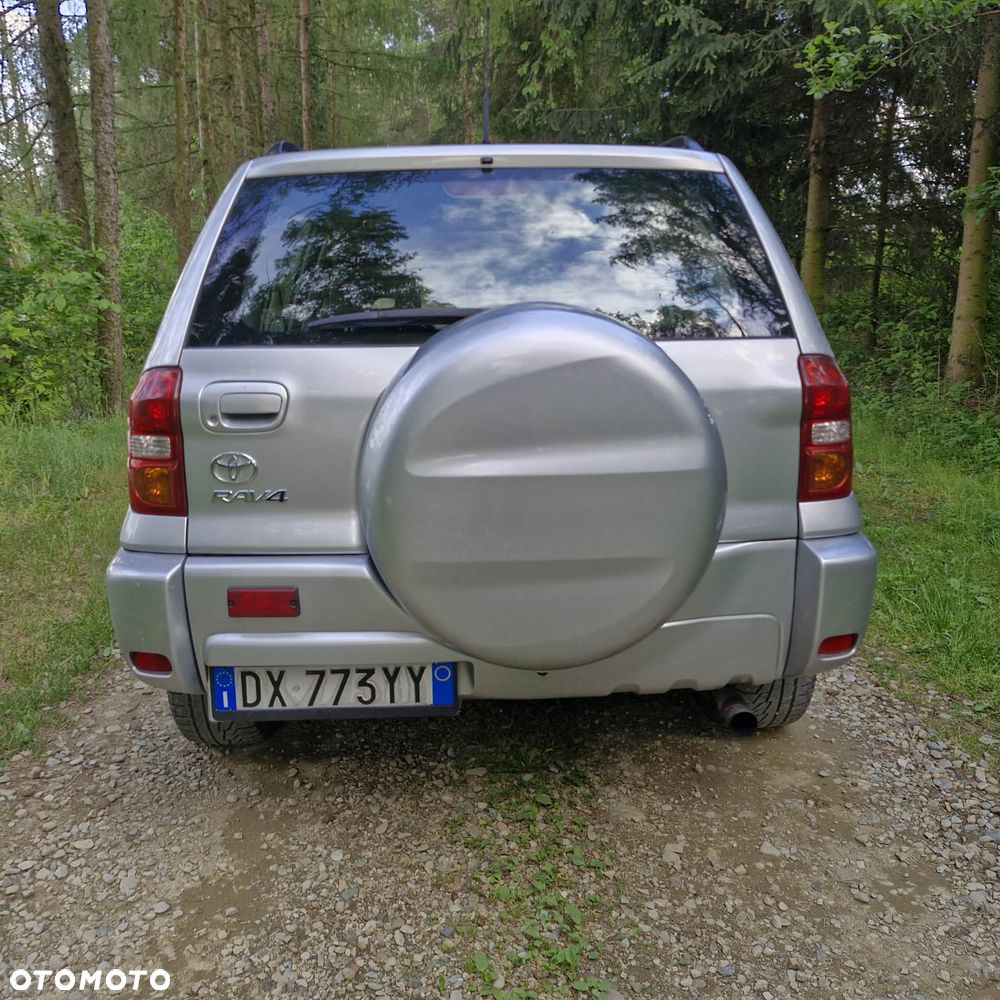 Toyota RAV4 D-4D 4x4 - 5