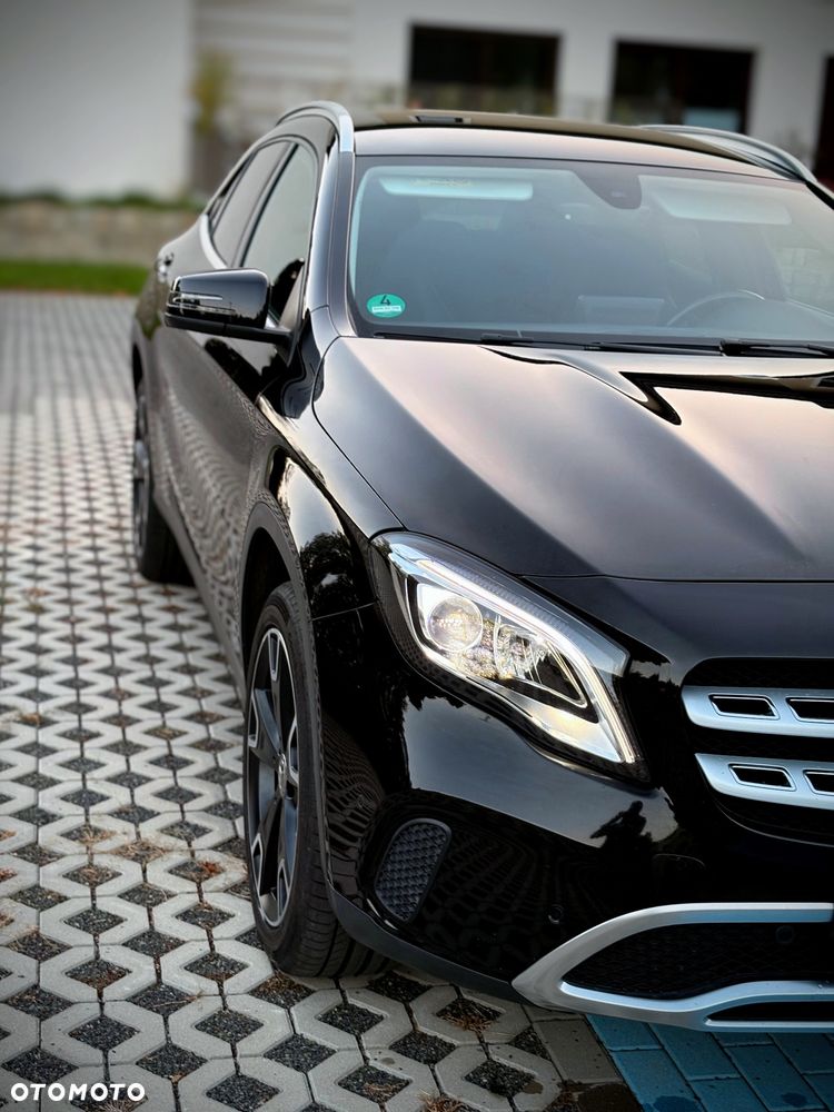 Mercedes-Benz GLA 220 d 4-Matic Urban - 2