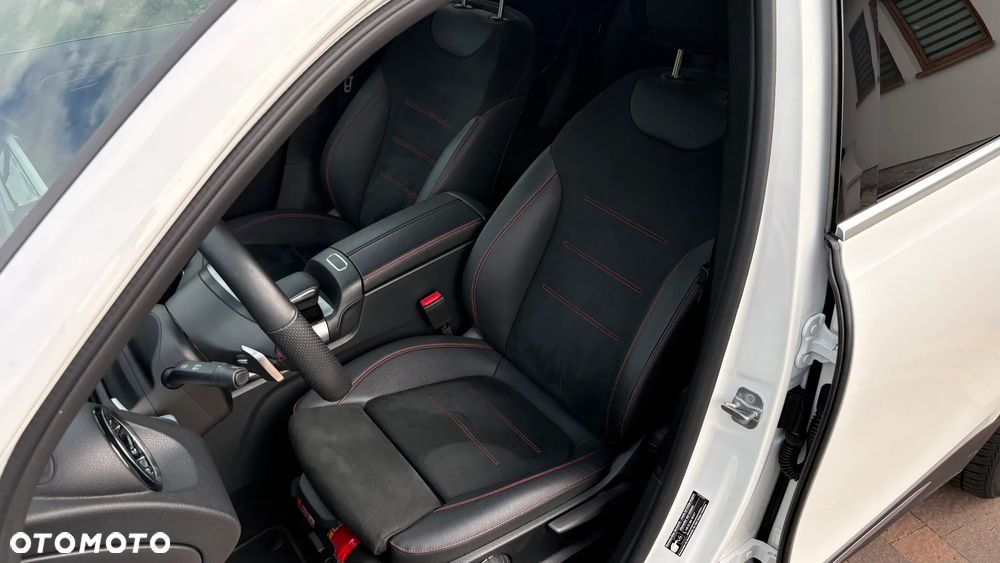 Mercedes-Benz GLB 200 4-Matic AMG Line 8G-DCT - 6