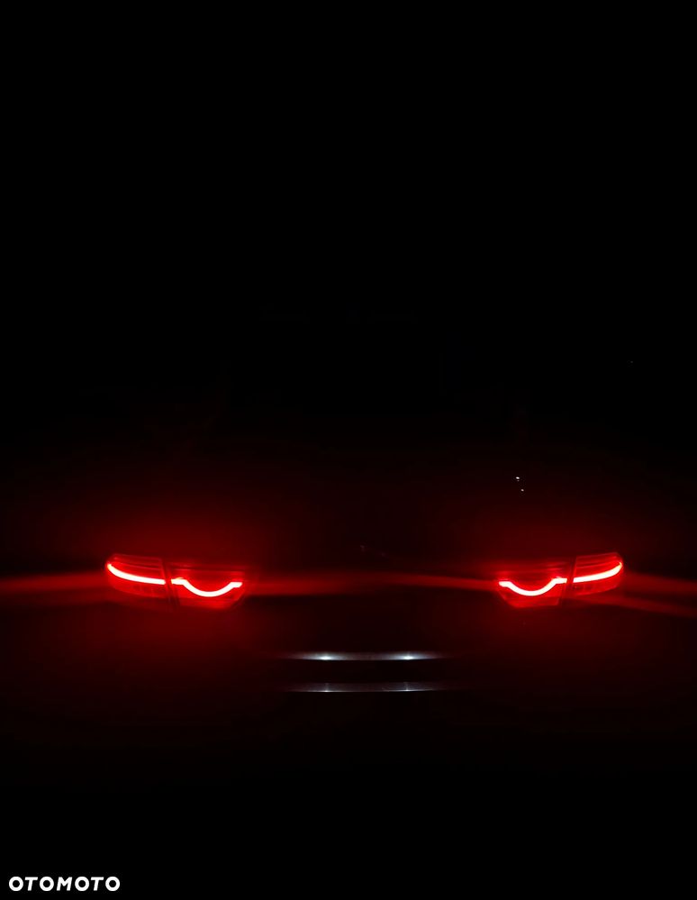 Jaguar XE 20d Prestige - 22