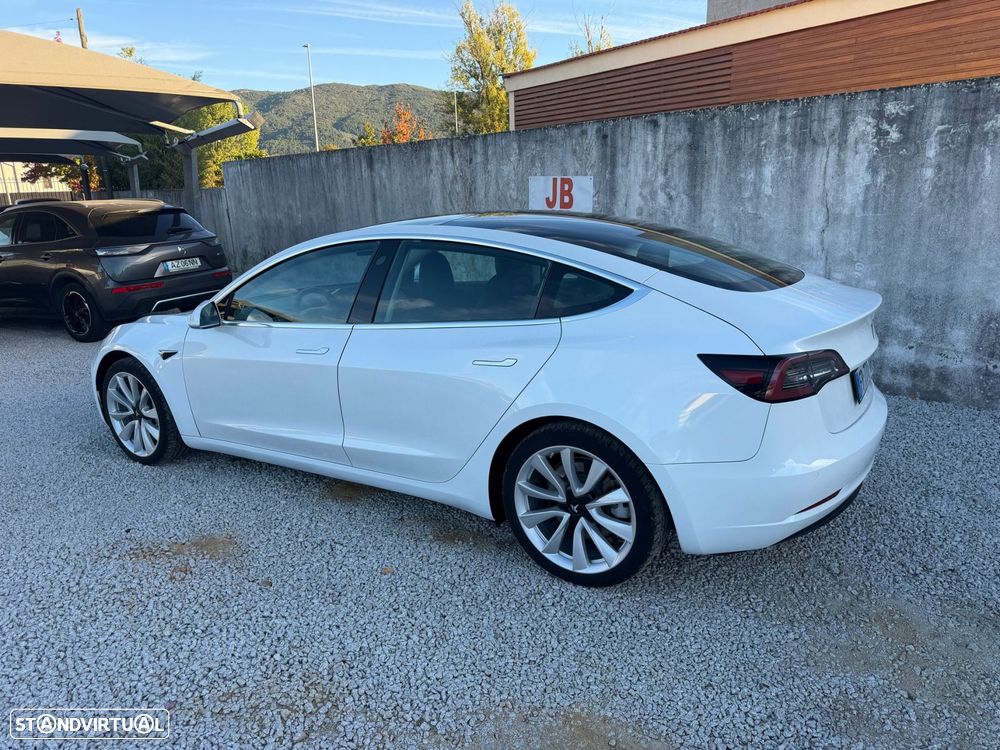 Tesla Model 3 - 4
