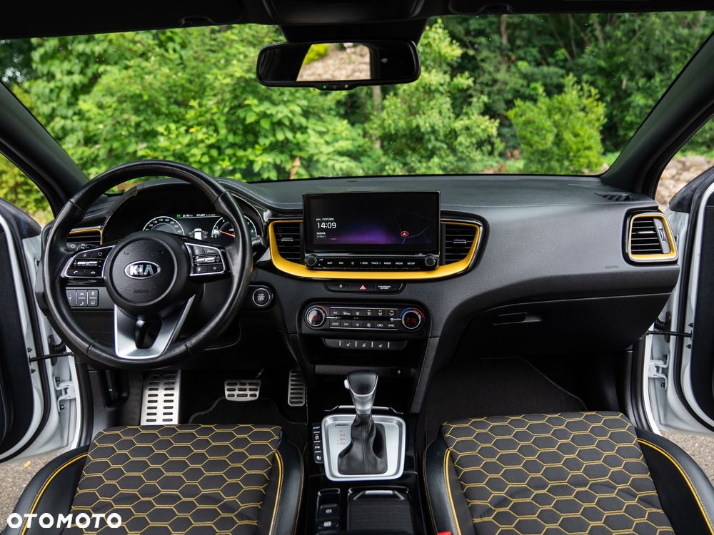 Kia XCeed 1.5 T-GDI Business Line DCT - 32