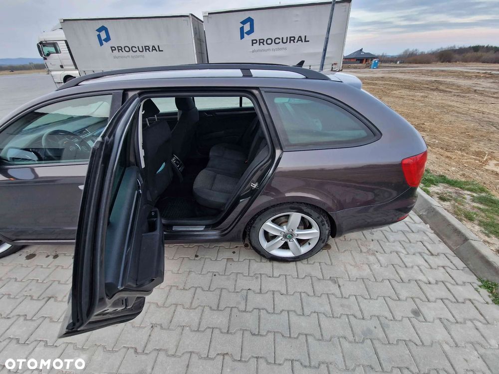 Skoda Superb 1.6 TDI GreenLine - 4