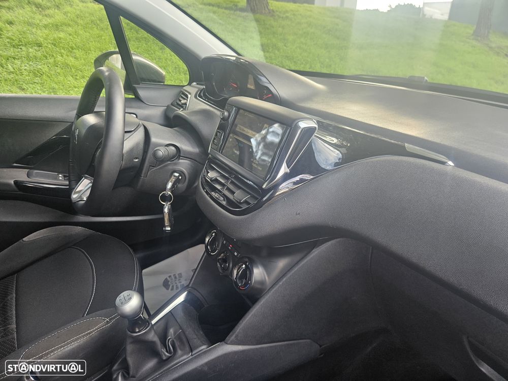 Peugeot 208 1.4 HDi - 12