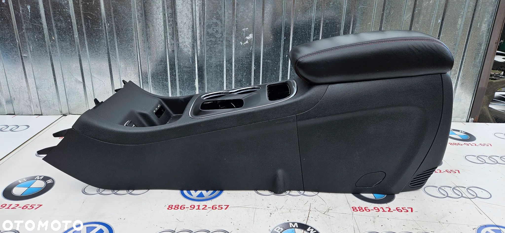 Dodge Durango III LIFT 2014-2017 Wersja RT Czerwona nić Skóra  Podłokietnik Schowek tunelu Tunel środkowy - 1