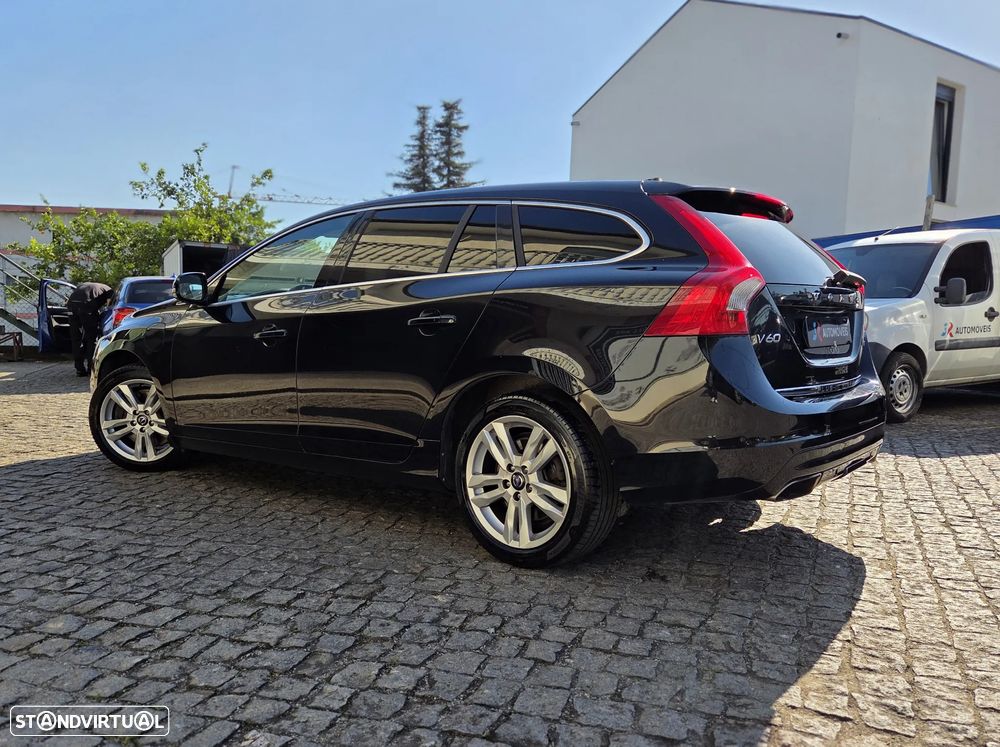 Volvo V60 D6 Plug-In-Hybrid AWD Geartronic Pure Limited - 9